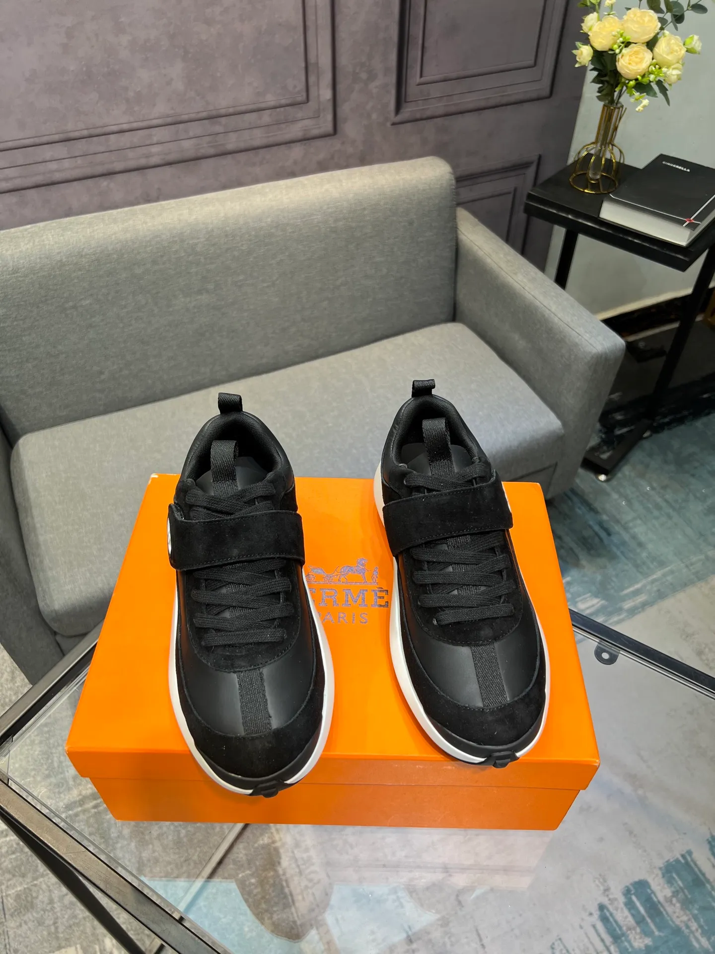 Men's shoes 💰600 Actual photos 🎬 [Hermès] Couple style, official website synchronization Counter quality French Paris catwalk style Simple and classic Imported original fabric Original 1:1 outsole! The highest version on the market! Size: Female 35-41. Male 39-45 (female 41, male 45 customized)